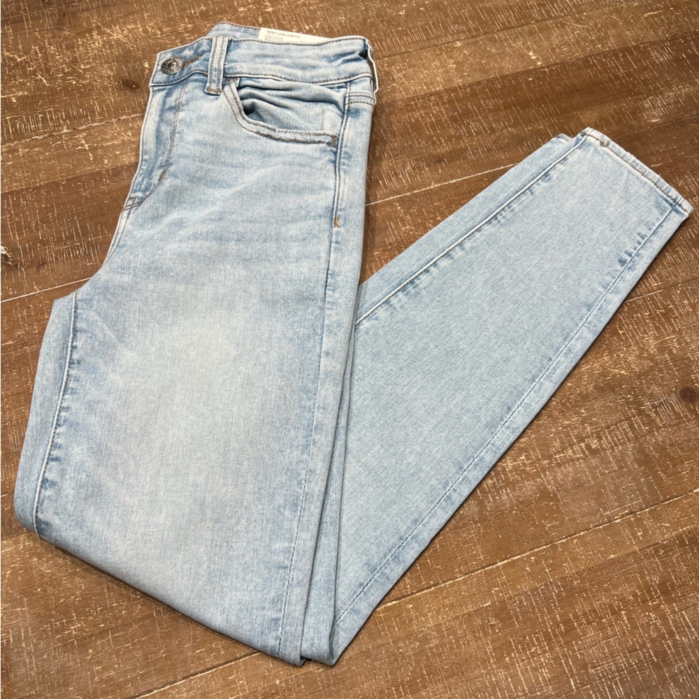 American Eagle - Picture 4 of 12